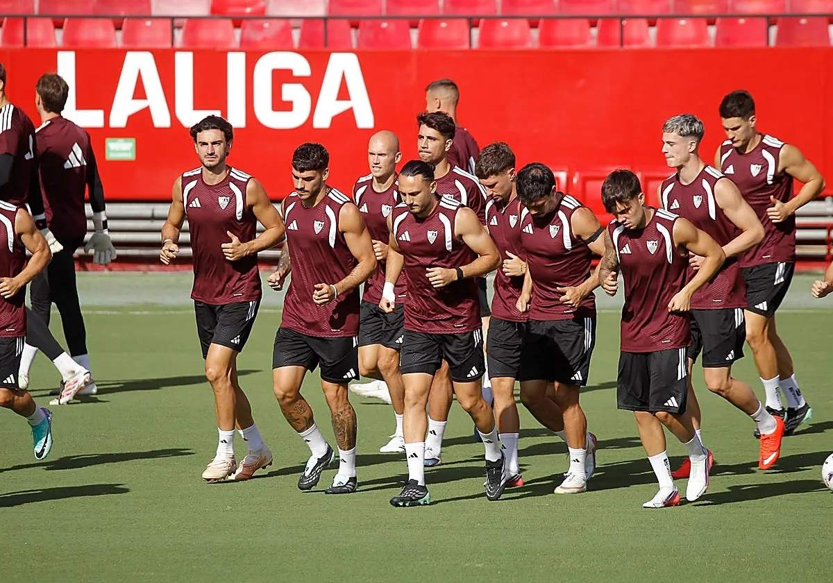 Alineaciones probables del Sevilla FC - Barcelona de LaLiga EA Sports 2026-2027: onces y banquillo de suplentes