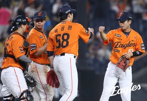 선발 무너진 한화, 불펜 박살난 LG에 대역전승…0-9 → 15-11(종합)