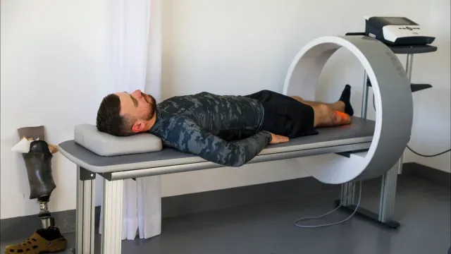 Ucranianos feridos na guerra curam corpo num antigo seminário em Ourém