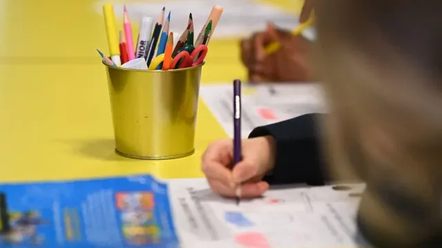 Ainda há 65 mil alunos sem todos os professores: "Incompreensível"