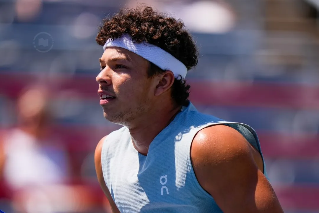 Shelton arrasa Mensik e chega à semi com 10ª seguida no Canadá