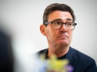 Royaume-Uni : le Premier ministre piégé par une personne se faisant passer pour la cheffe de cabinet de Donald Trump