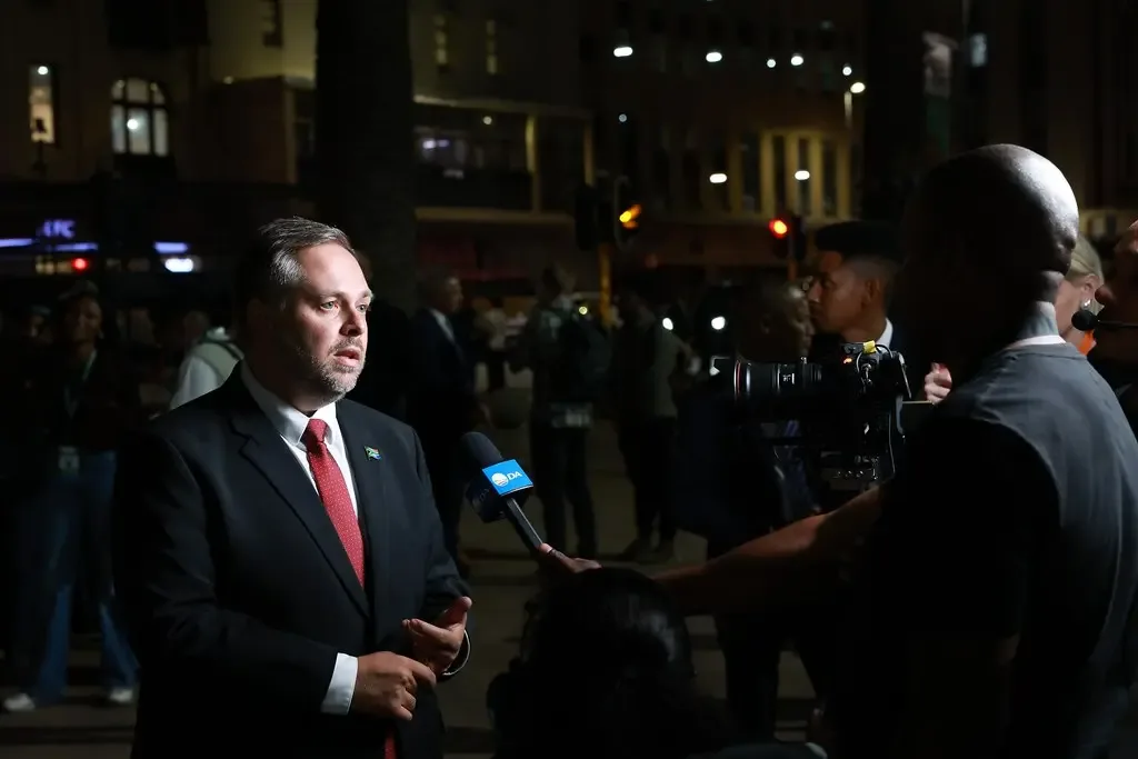 Home Affairs withdraws asylum directive as Schreiber defends reversal