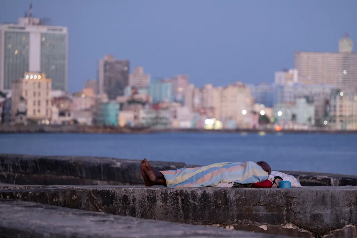 Crisis demográfica en Cuba: las muertes duplicaron a los nacimientos en 2025 y la población envejece