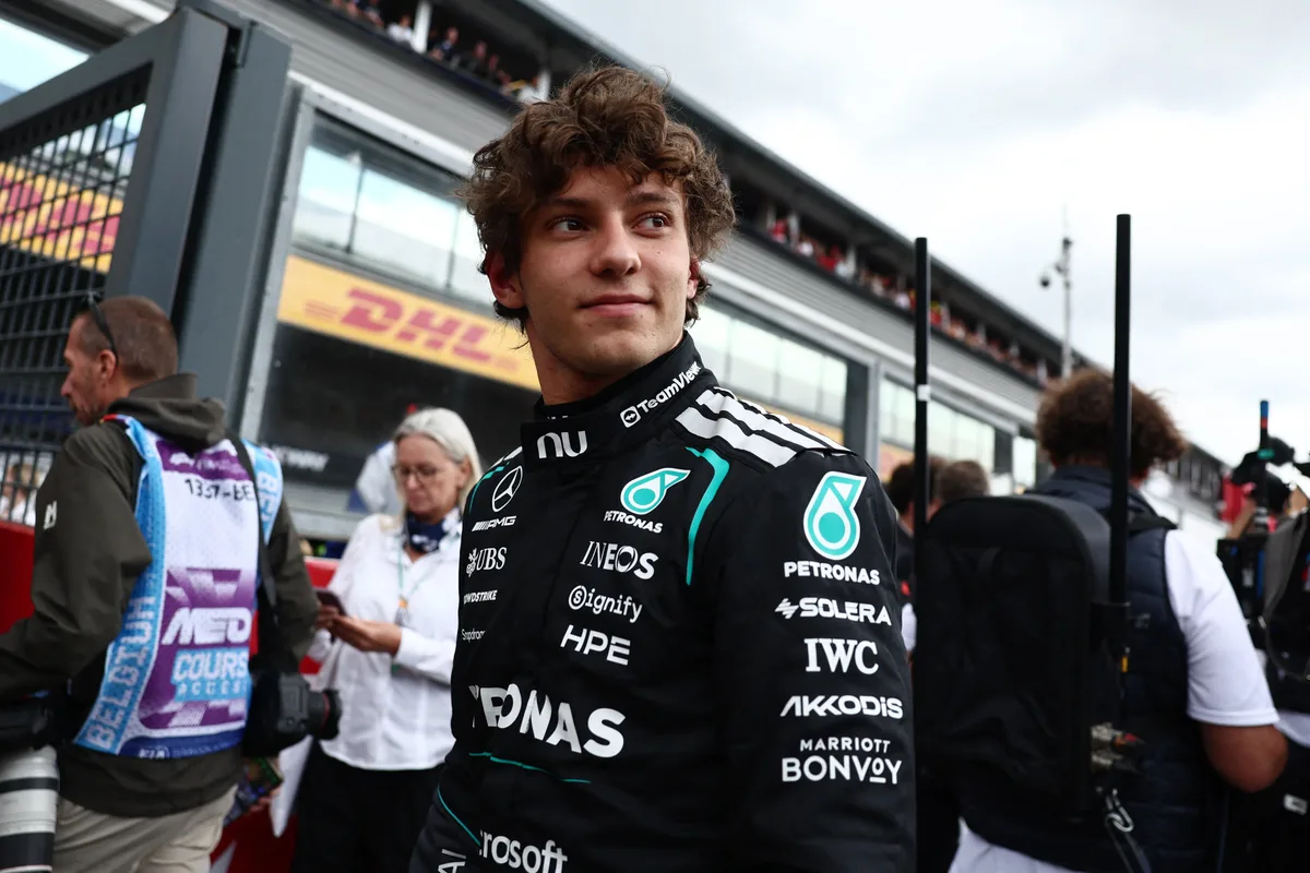 Fue el heredero de Hamilton, ganó 5 carreras seguidas y hoy lidera el campeonato: quién es Kimi Antonelli
