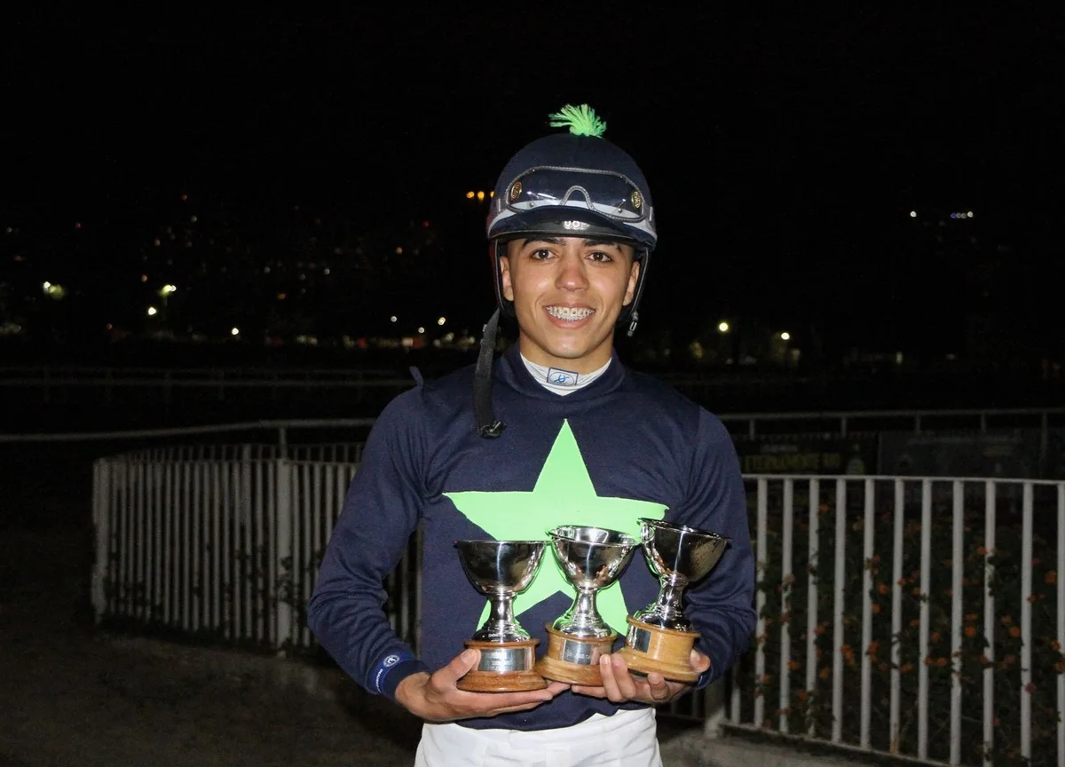 Jóquei de 27 anos morre após sofrer queda do cavalo