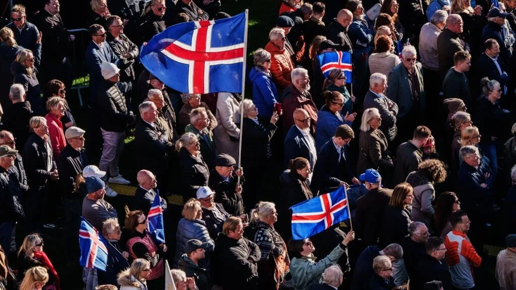 Referendo sobre a UE na Islândia: em Reykjavik, campanhas do ‘sim’ e do ‘não’ disputam votos dos indecisos