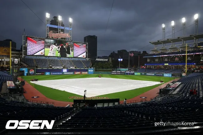 '월드시리즈까지 단 2승' 클리블랜드, 뜻밖의 악재 만났다…ALCS 4차전 우천 순연
