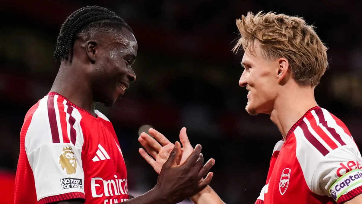Arsenal kick off title defence with thumping win over Coventry