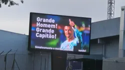«Grande homem! Grande capitão!»: CR7 ganha novo «outdoor» de apoio no Porto