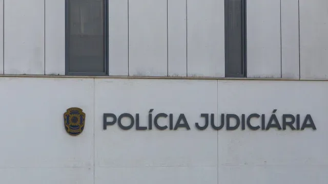 Jovem detido por abusar de vizinho de nove anos em Fafe. Menino denunciou