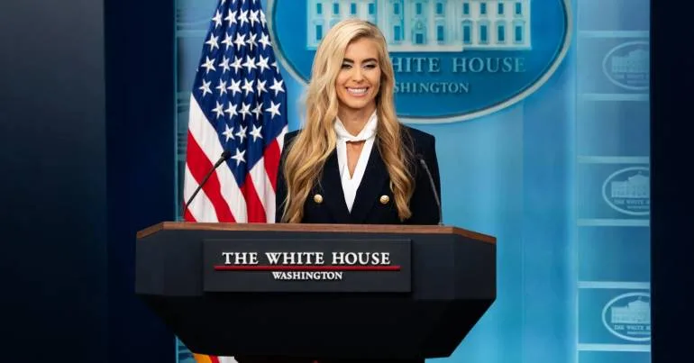 Trump abre porta da saída à nova porta-voz da Casa Branca