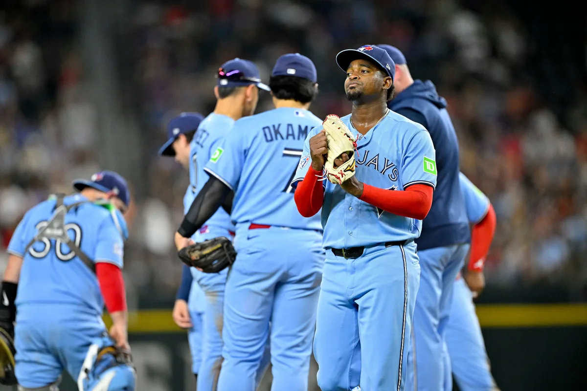 Texas Rangers take sole possession of AL West lead with 6-3 win over Toronto Blue Jays