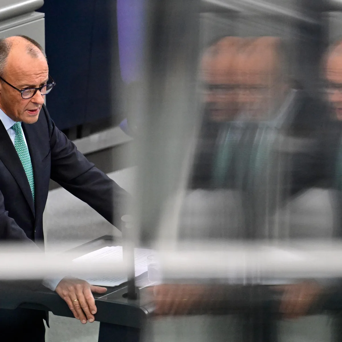 Sicherheit und Sozialpolitik - Regierungserklärung von Merz: Kein Euro, der in die Ukraine fließe, fehle bei den Soziala- oder den Bildungsausgaben
