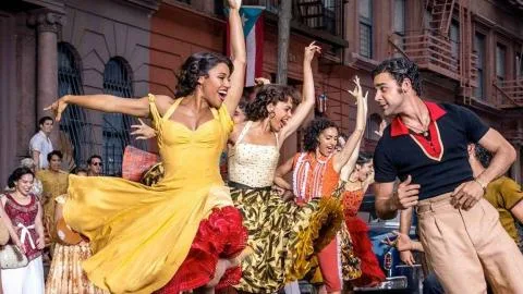 Chasquidos, navajas y un amor imposible: así nació el fenómeno 'West Side Story'