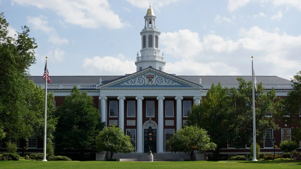 Harvard ponderou trazer MBA para portuguesa Nova SBE face a “aperto” de Trump