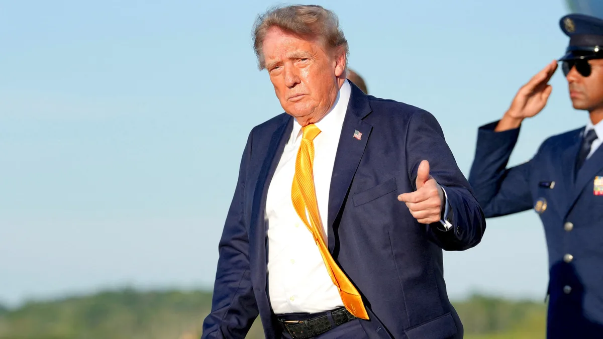 Hormuz Shipping Falls to Lowest Level Since May Despite Trump’s Claims