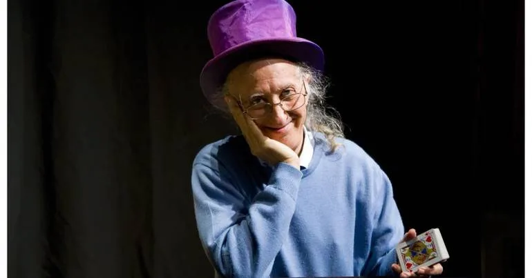 Ilusionista espanhol Juan Tamariz morre aos 83 anos