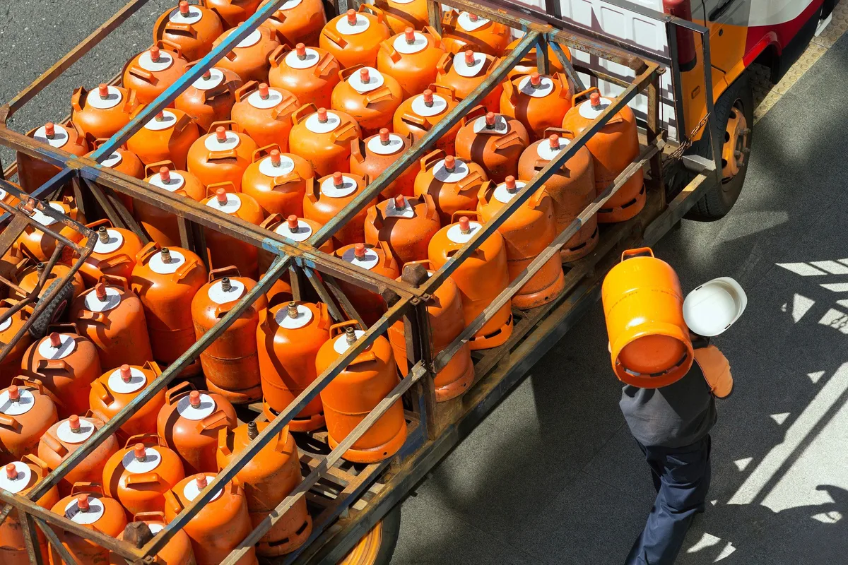 Stocks au plus bas, conflit au Moyen-Orient… L’inquiétude grandit autour des prix du gaz pour l’hiver