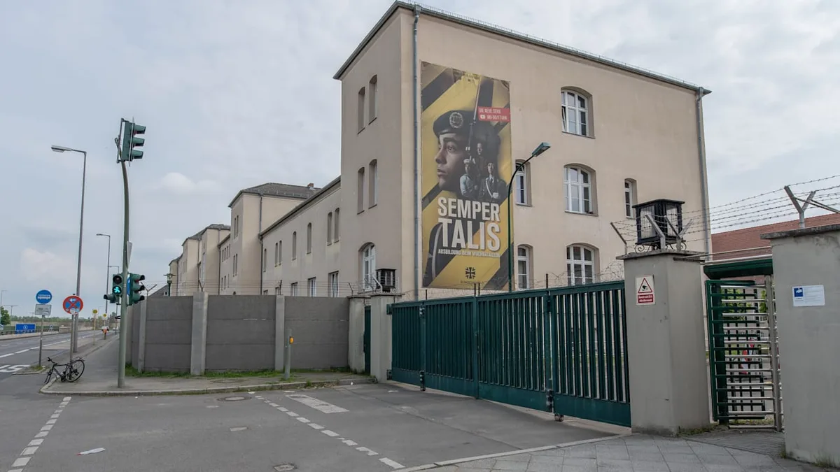 Trotzdem darf er bei Luftwaffe arbeiten - Bundeswehr-Offizier filmte Stieftöchter beim Duschen