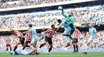 Manchester City assume liderança isolada da Premier League