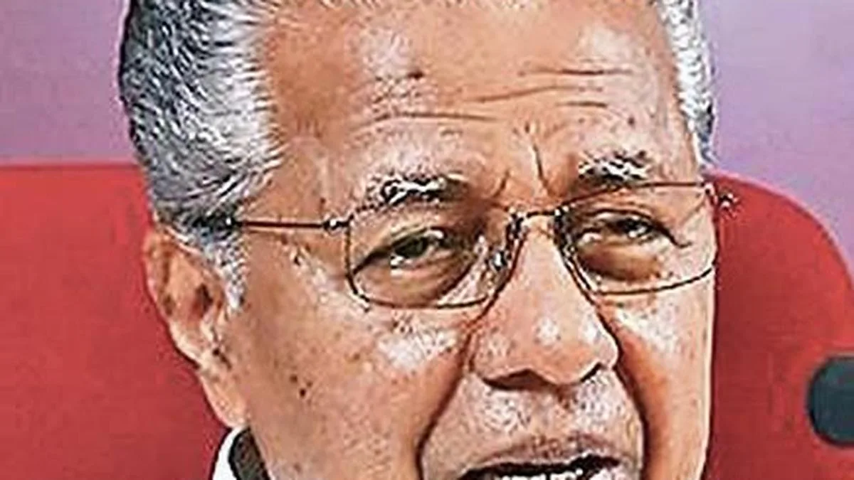 Pinarayi Vijayan slams ‘fabricated’ reports on police vehicle outside his house in Kannur