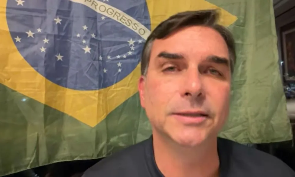 TSE restabelece filiação de Flávio Bolsonaro ao PL