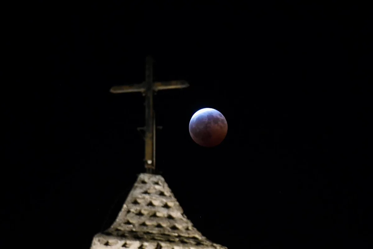Luna de Sangre deslumbra a Saltillo; así se vivió el eclipse lunar en la capital de Coahuila