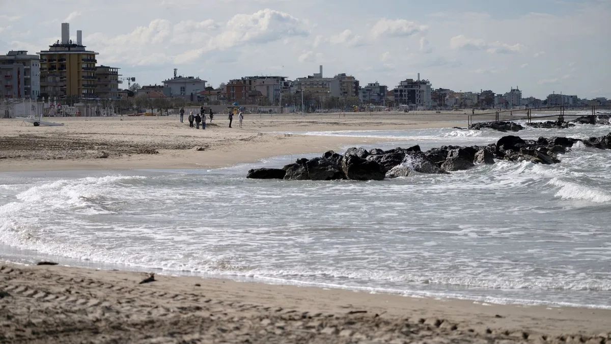 Adria: Urlauberin findet Urne aus Deutschland an italienischem Strand