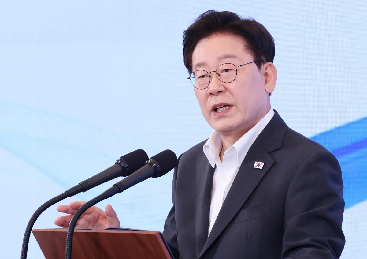 李 “주택 공급·투기 억제·대출 연체·경매 증가…주택가격 폭락 대비 지시”