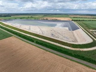 À Sainte-Soline, un oiseau migrateur au cœur d’une bataille juridique entre les pros et les anti-bassines