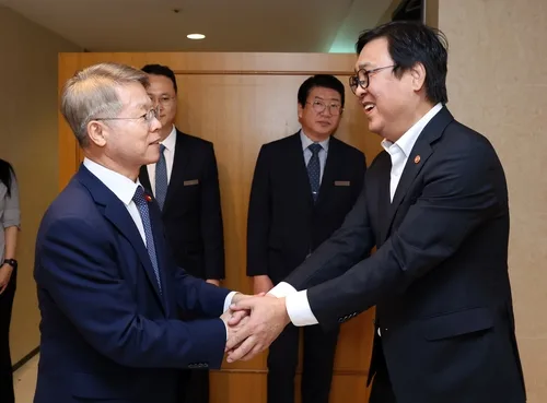 전남광주시장 만난 최휘영 "'관광객 3천만' 중심 역할 해달라"