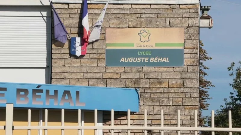"Il dément avoir ramassé la grenade": la famille du lycéen amputé d'une main à Lens "conteste" la version des faits du parquet