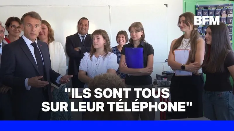 Face à des lycéens, Emmanuel Macron affirme qu'il "demande aux gens de déposer leur portable" lors de réunions à l'Élysée