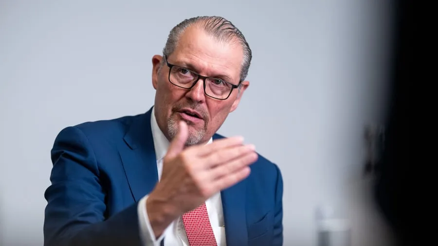 Arbeitsrecht: Betriebsrat als Standortrisiko – Arbeitgeber fordern Reform