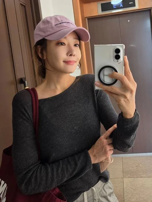 "세 아이 엄마 맞아?"...소유진, 45세 나이 잊은 놀라운 '대학생 미모'