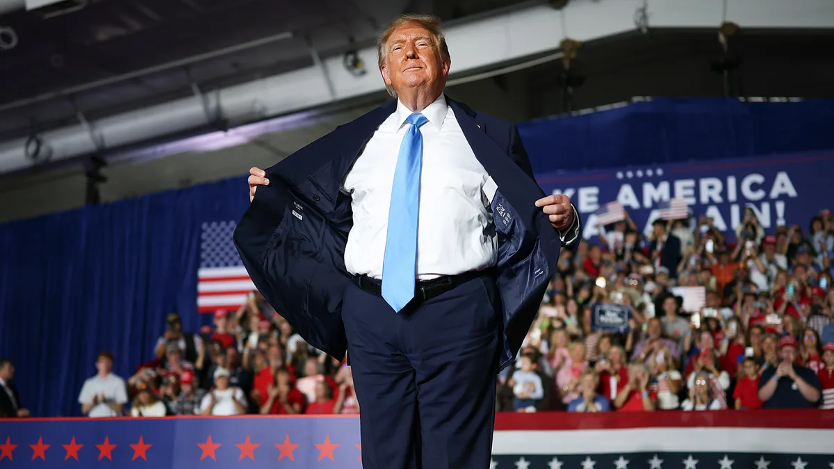 Trump’s Cheap Jos. A. Bank Suit Is Designed to Fight an Awkward Problem