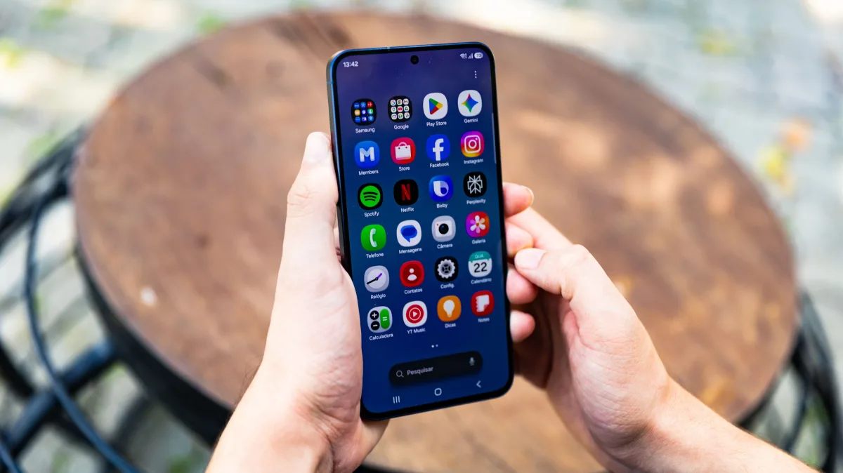 Intermediário da Samsung pode chegar em 2027 com câmera de 7 anos atrás; entenda