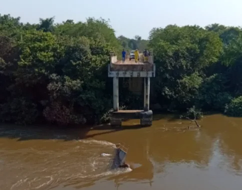 Ponte que caiu e matou caminhoneiro em Coxim vai passar por perícia