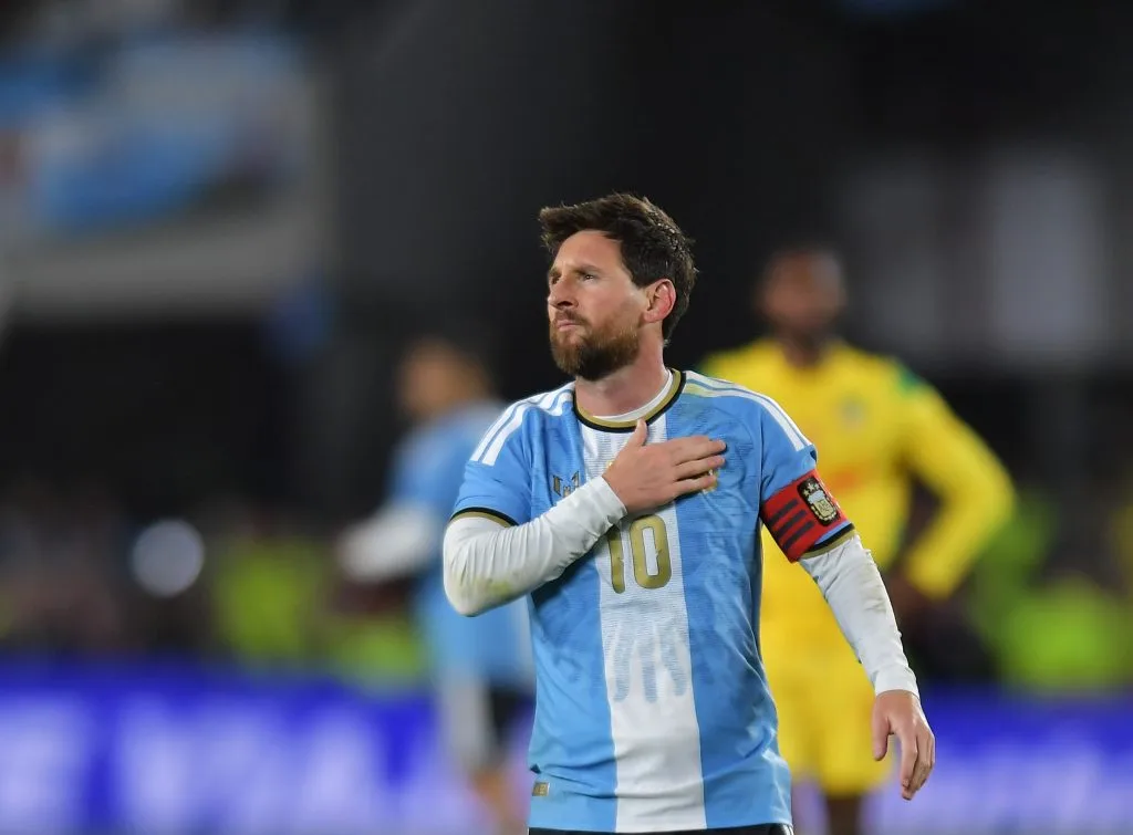 Messi ‘vira’ planta; entenda