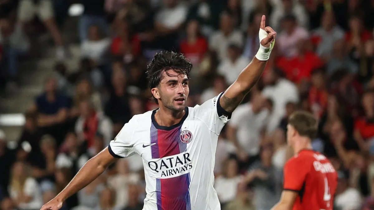 "Espectacular" o "comienzo perfecto": la prensa francesa se rinde ante Ferrán Torres por los dos goles en su debut con el PSG