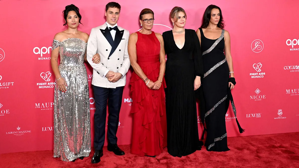 Prinzessin mit Kindern bei Charity-Gala - Superseltener Stéphanie-Moment