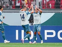 Schick als Dosenöffner: Pokal: Bayer nach der Pause Standesgemäß - FCA zittert lange
