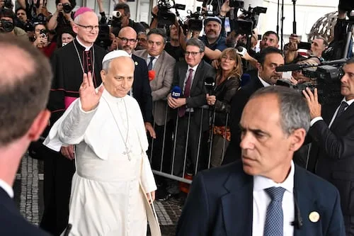 VIDEO: El papa León XIV deja el hospital Gemelli de Roma; sale a 5 días de su operación por un cáncer de pulmón