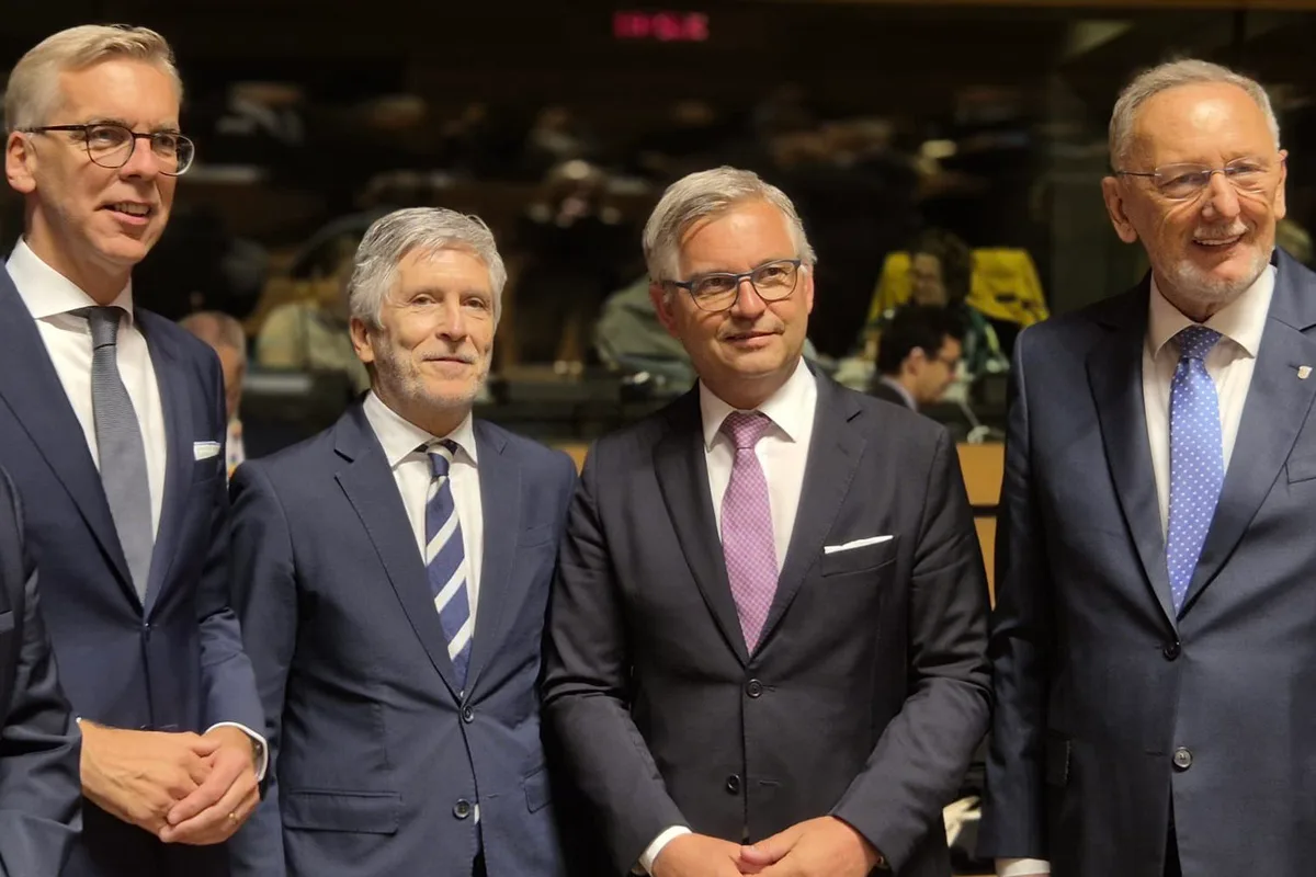 Bruselas avisó en mayo de que España no tiene un plan efectivo ante llegadas masivas de inmigrantes y sufre "carencias de personal" fronterizo
