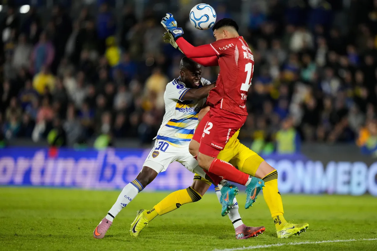 Enner Valencia debutó en Boca, que pasó a los cuartos de final de la Copa Sudamericana