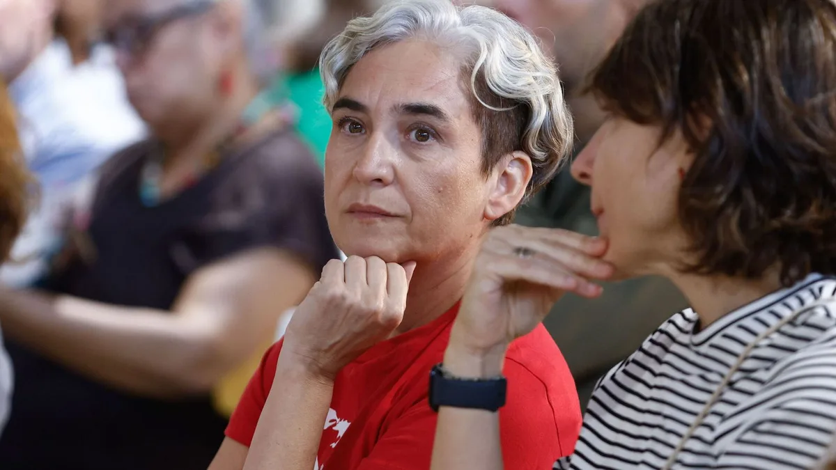 Colau, en la cuerda floja: el Frente Amplio se hunde en Cataluña y los sondeos auguran el descalabro