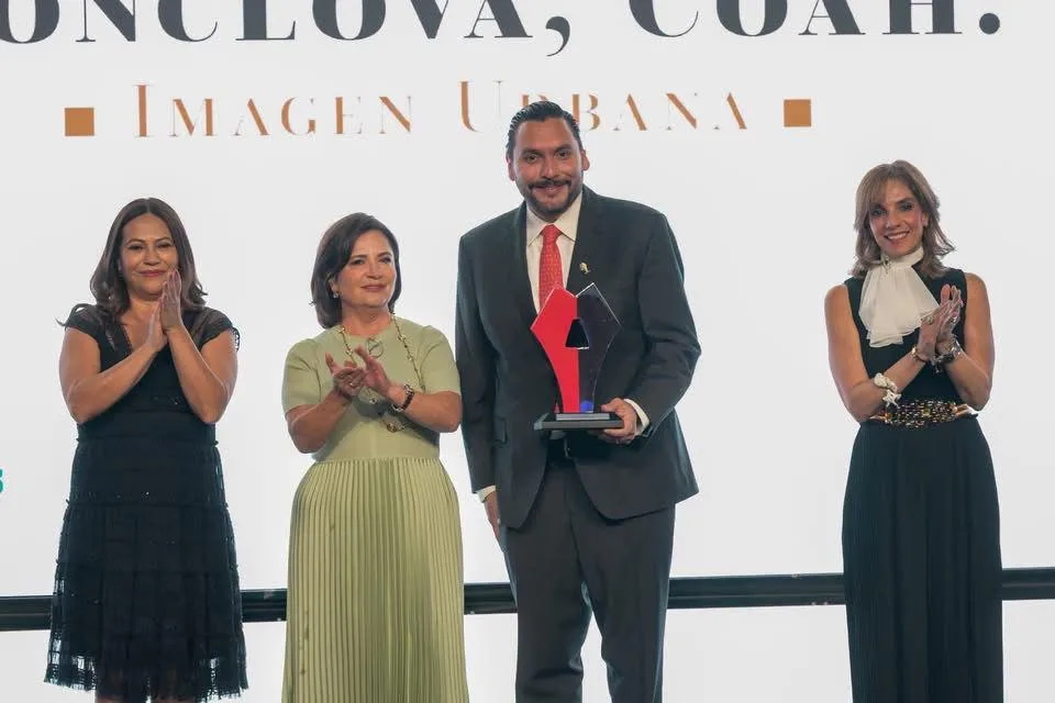 Carlos Villarreal recibe premio nacional por estrategia de inversión en Monclova