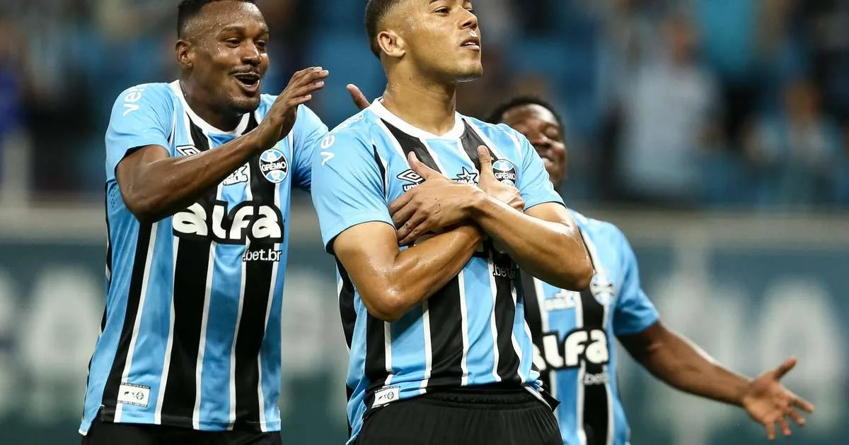 Carlos Vinícius recebe proposta milionária de R$ 31 milhões por temporada para deixar o Grêmio