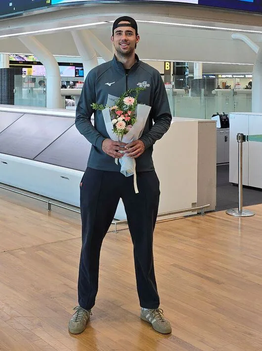 207cm ‘독일 득점왕’ 드디어 한국 왔다! 대한항공 새 외인 케트진스키 “기다려주셔서 감사”